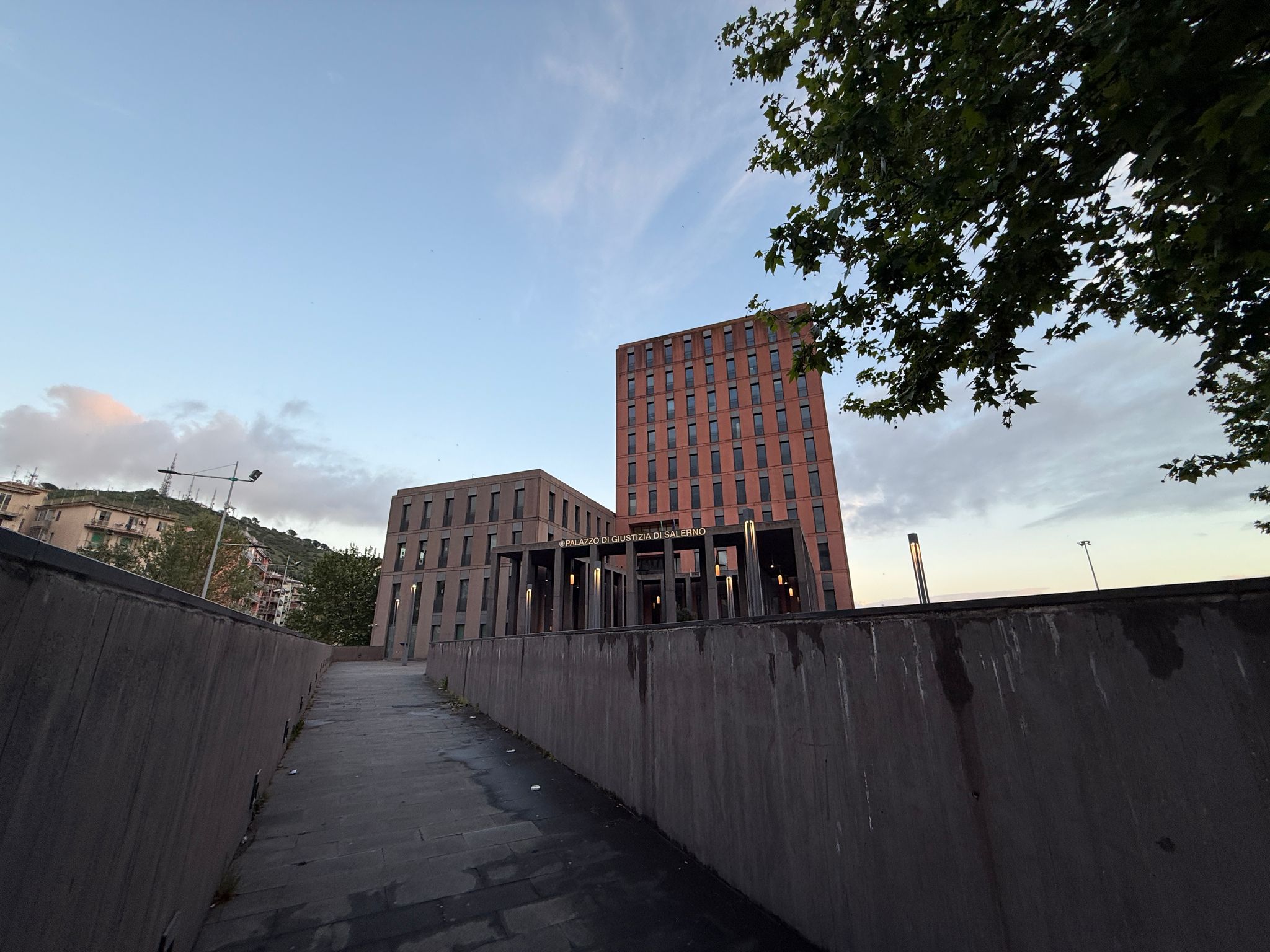 Spaccio davanti al liceo di Eboli, prime sentenze: condanne fino a 4 anni e 3 mesi