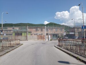 Carcere Fuorni, otto agenti intossicati dopo incendio: la denuncia del Sappe