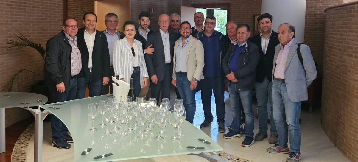 Campania, nasce il Consorzio per l’Olio Extravergine IGP: uniti sotto un’unica etichetta