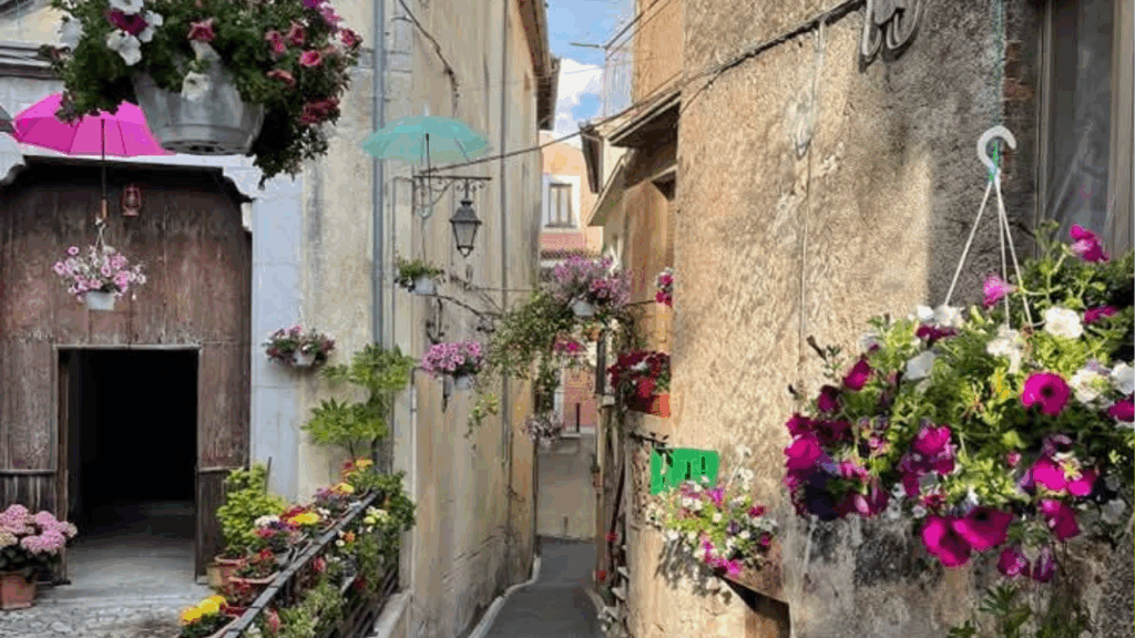 Caggiano, piazzetta Santa Caterina risplende grazie ai residenti