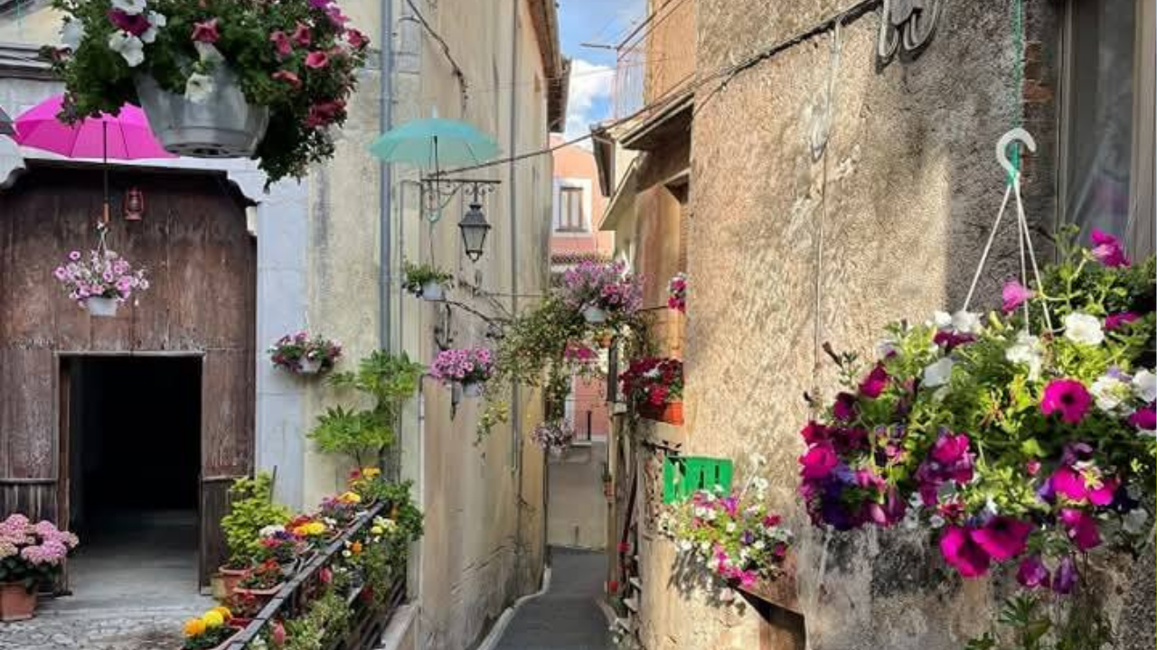 Caggiano, piazzetta Santa Caterina risplende grazie ai residenti