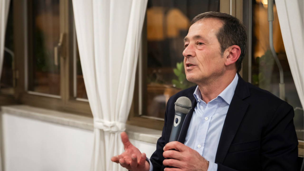 Sapri, il giornalista Michele Spiezia presenta il libro “Di oro, di fango e di piombo”