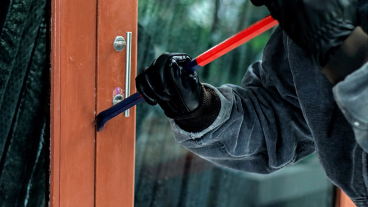 Ladri indisturbati anche con i residenti in casa: due furti in pochi giorni