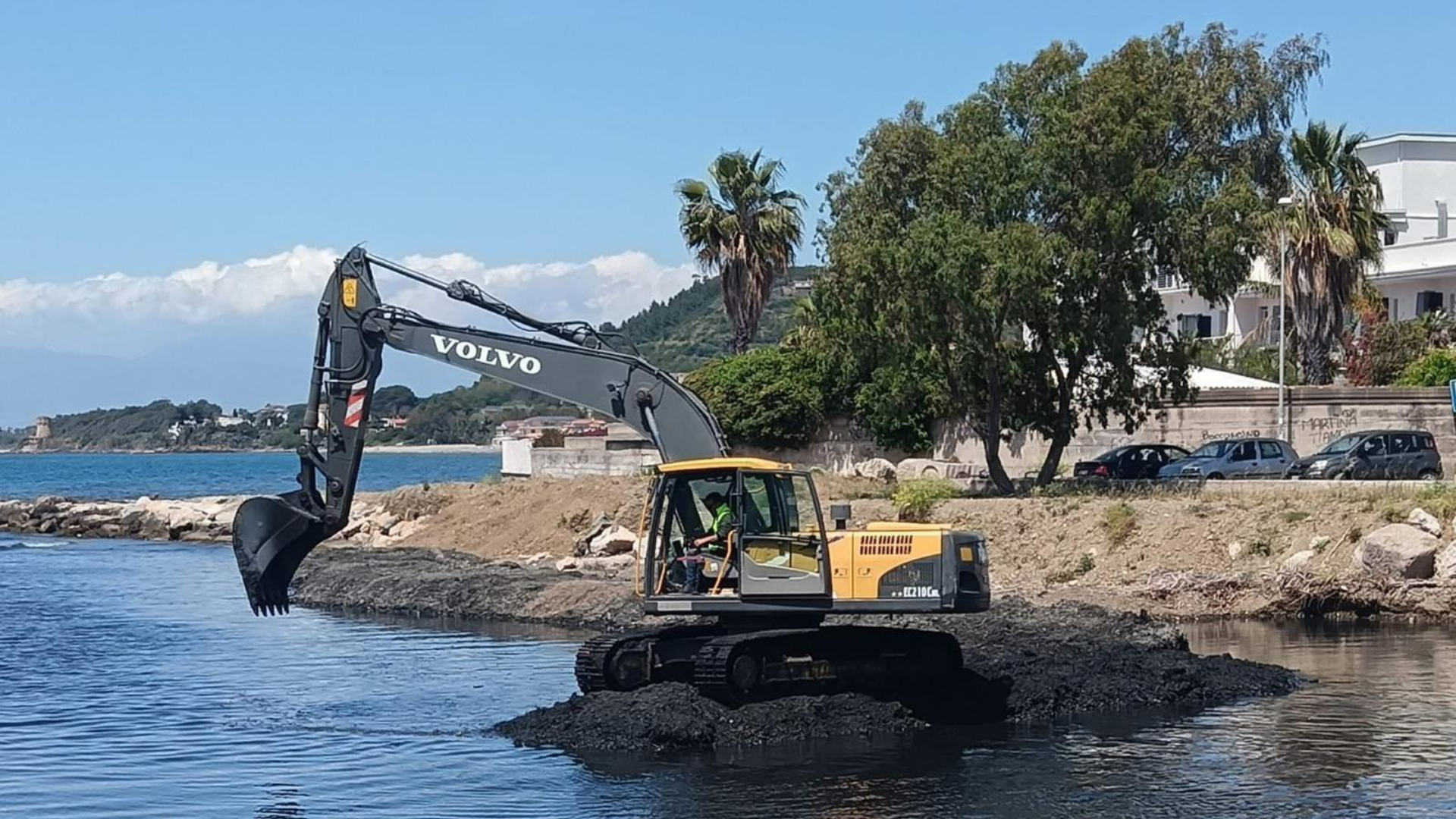 Agropoli, sequestrata area alla foce del Testene: lavori non autorizzati
