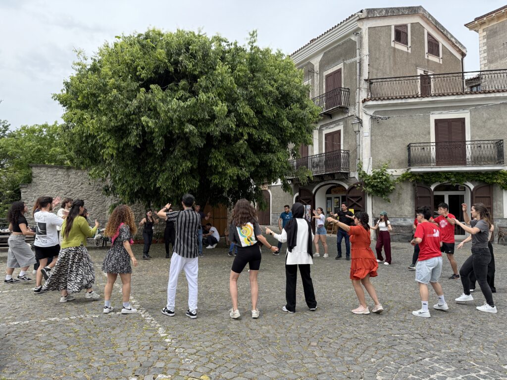 Tortorella crocevia di culture, 30 giovani dai Paesi del Mediterraneo per l’Intercultural Bridge