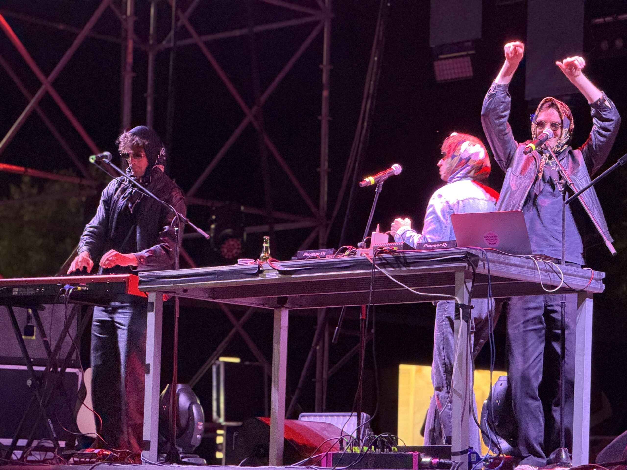 Giovani voci, mare e magia: la prima serata del Meeting del Mare incanta Marina di Camerota