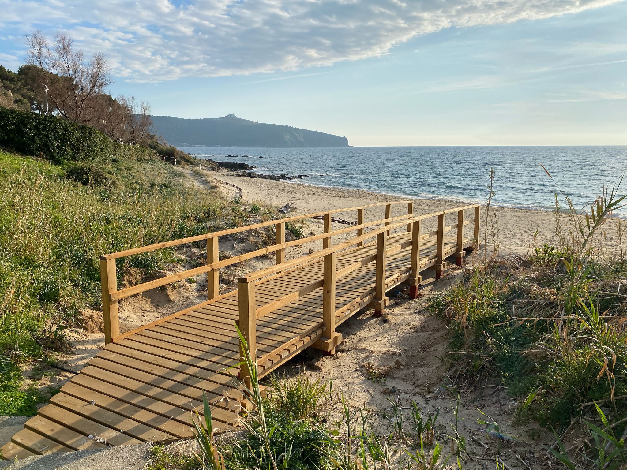 Il Parco installa nuove passerelle e barriere naturali per proteggere le dune di Palinuro