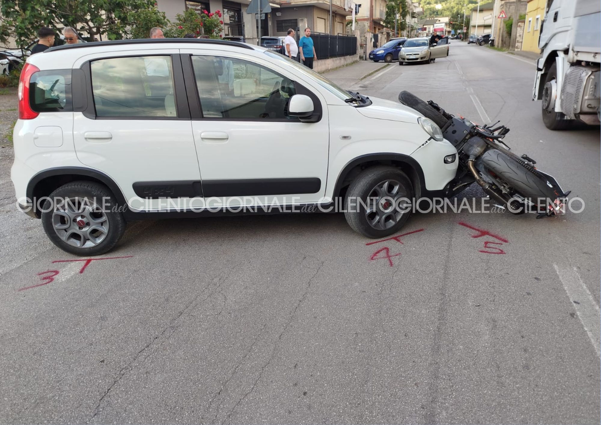 Incidente stradale a Sala Consilina, frazione Trinità: ferito giovane del Vallo di Diano