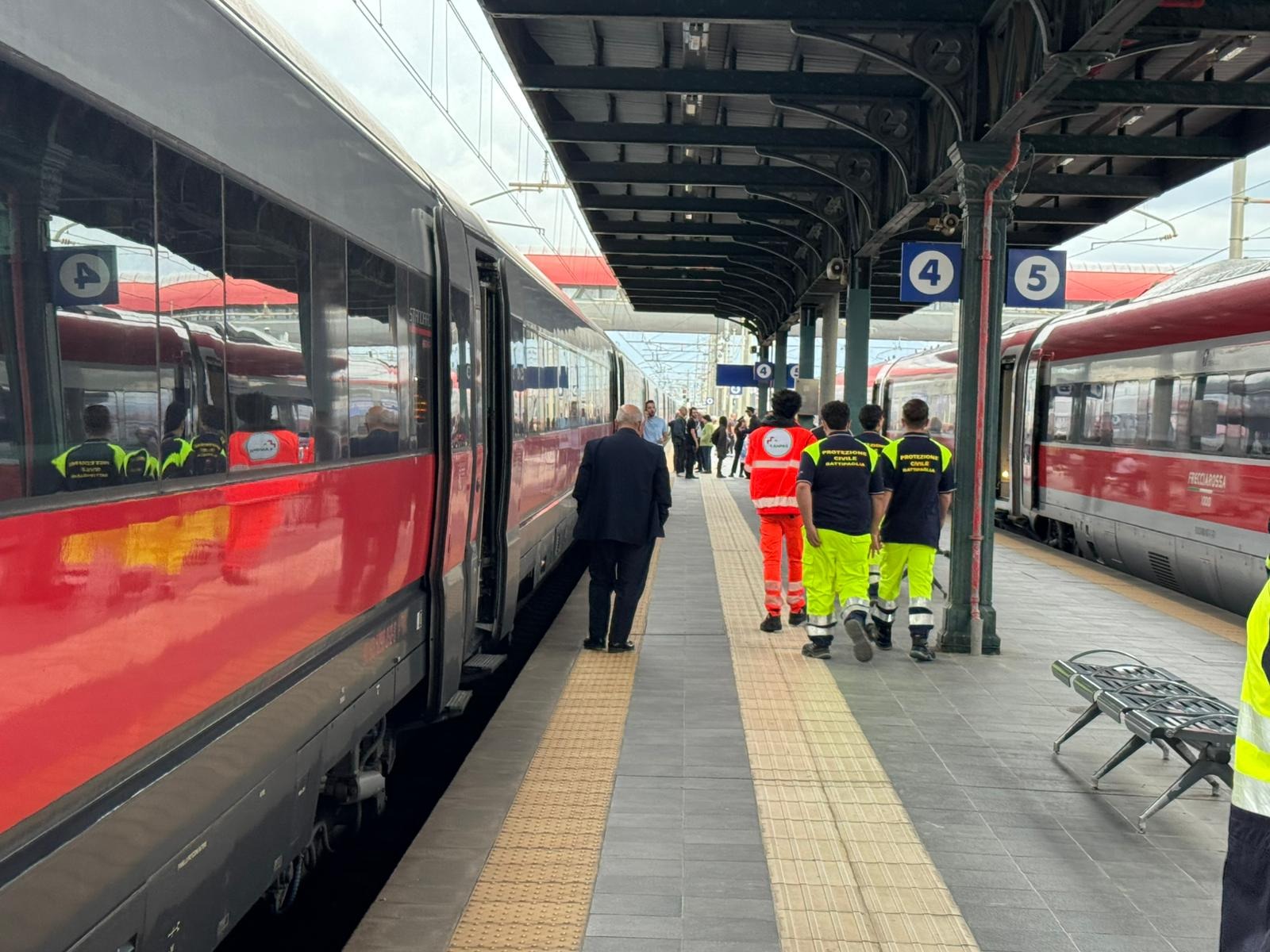 Disagi alla circolazione ferrovia dopo il terremoto, volontari Gopi in prima linea con supporto ai passeggeri
