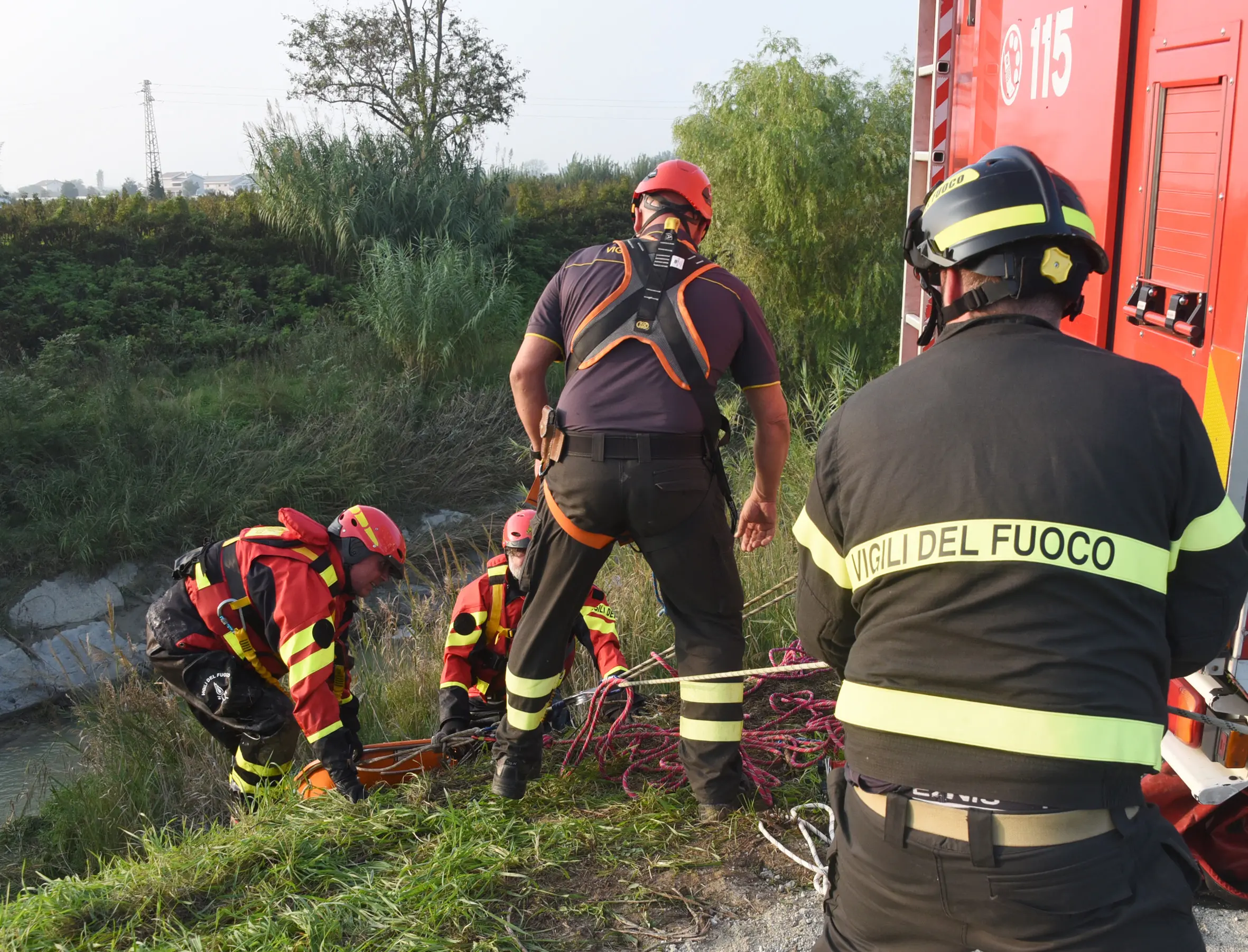 Contadino scopre il corpo senza vita di un uomo nel torrente Rumaccio: la vittima aveva 42 anni