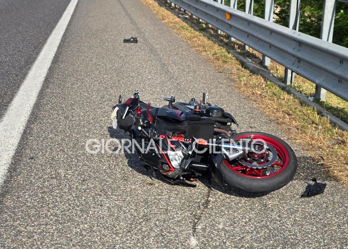 Tragedia sull’A2 del Mediterraneo: perde la vita un motociclista, aveva solo 28 anni