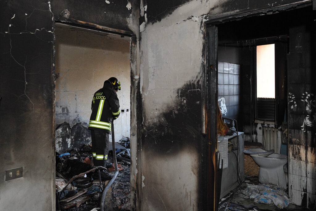 Monte San Giacomo, incendio in un’abitazione: muore una donna