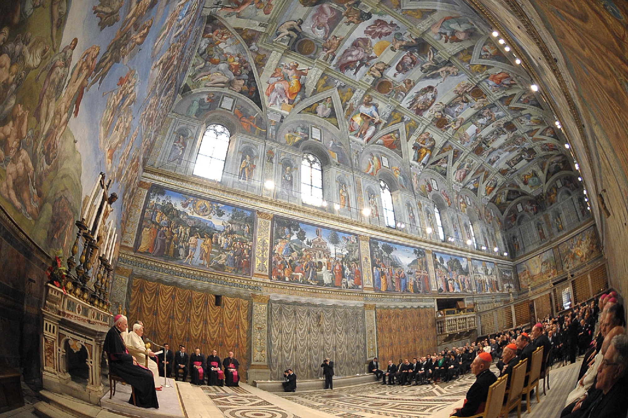 Il mondo guarda a Roma: si apre il Conclave, attesa per il nuovo Papa