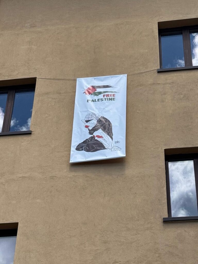 Futani, anche il Comune espone lo striscione “Free Palestine”