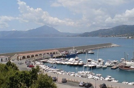 Porto di Sapri, cantiere navale sotto sequestro: mancavano autorizzazioni ambientali e demaniali