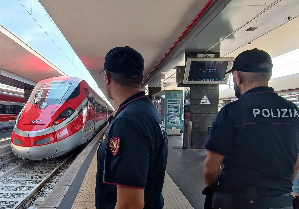 Battipaglia, 23enne arrestato sul treno: doveva stare lontano dalla sua ex