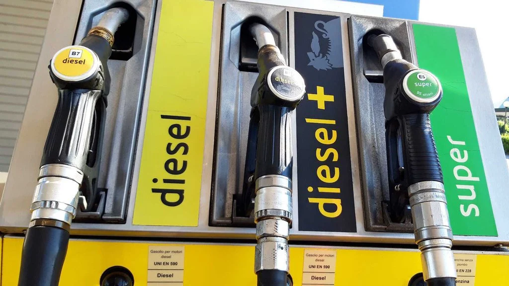 Sequestrati due impianti di distribuzione carburante nel Vallo di Diano: scoperto gasolio adulterato