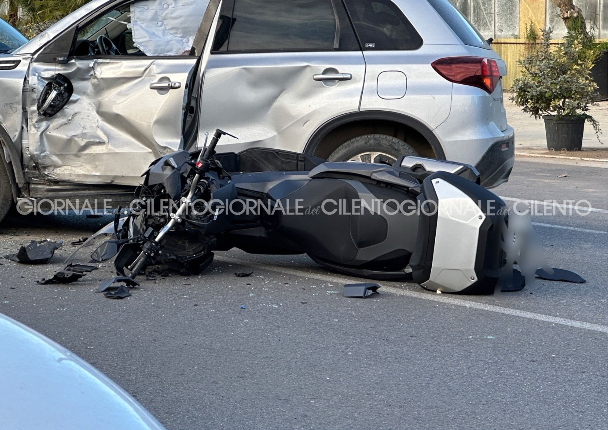 Scontro tra auto e scooter a Capaccio Paestum: ferito un giovane centauro