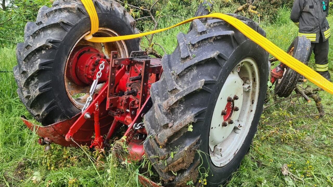 Capaccio, incidente con il trattore: agricoltore resta grave