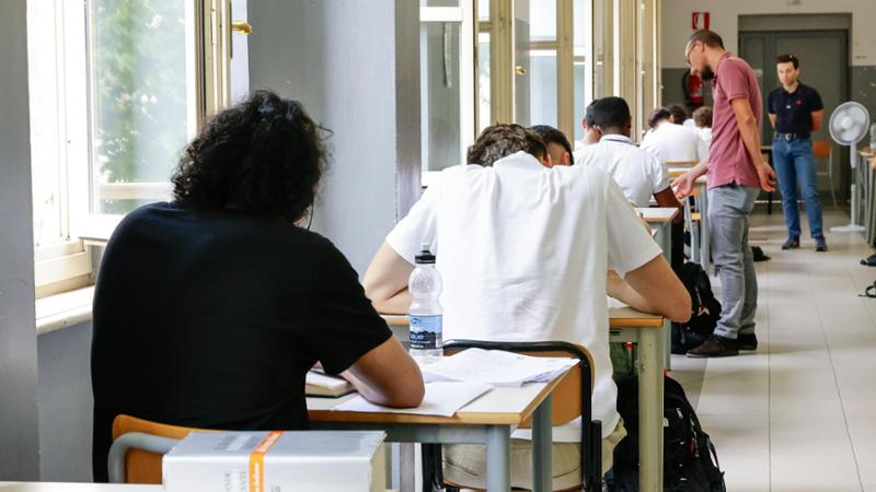 Maturità 2025, domani si parte con la prova di italiano: studenti tra ansia, toto-tema e novità sul voto in condotta