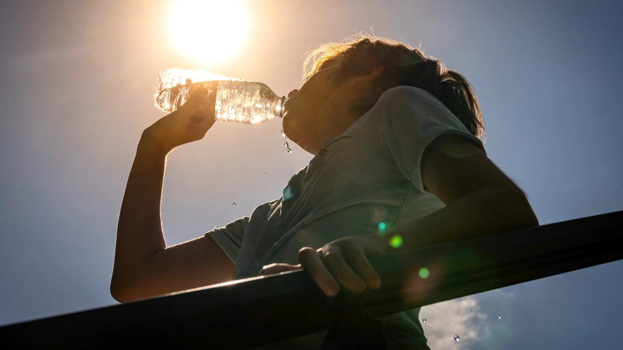 Assistenza anti-caldo a Salerno: attivo il servizio 24 ore su 24 per anziani e persone vulnerabili