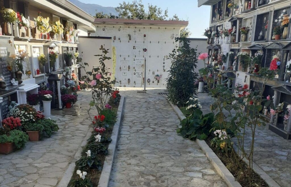 Futani, il cimitero è anche digitale: le tombe si visitano online dal sito del Comune