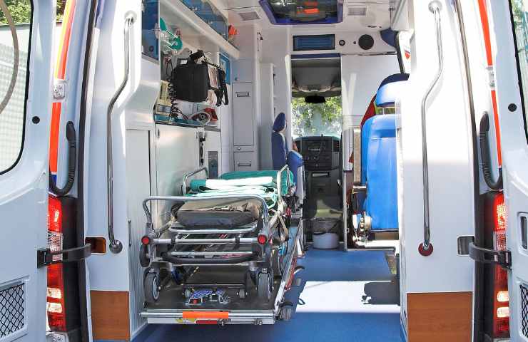 Malore in piscina durante una vacanza ad Ascea: muore turista emiliano