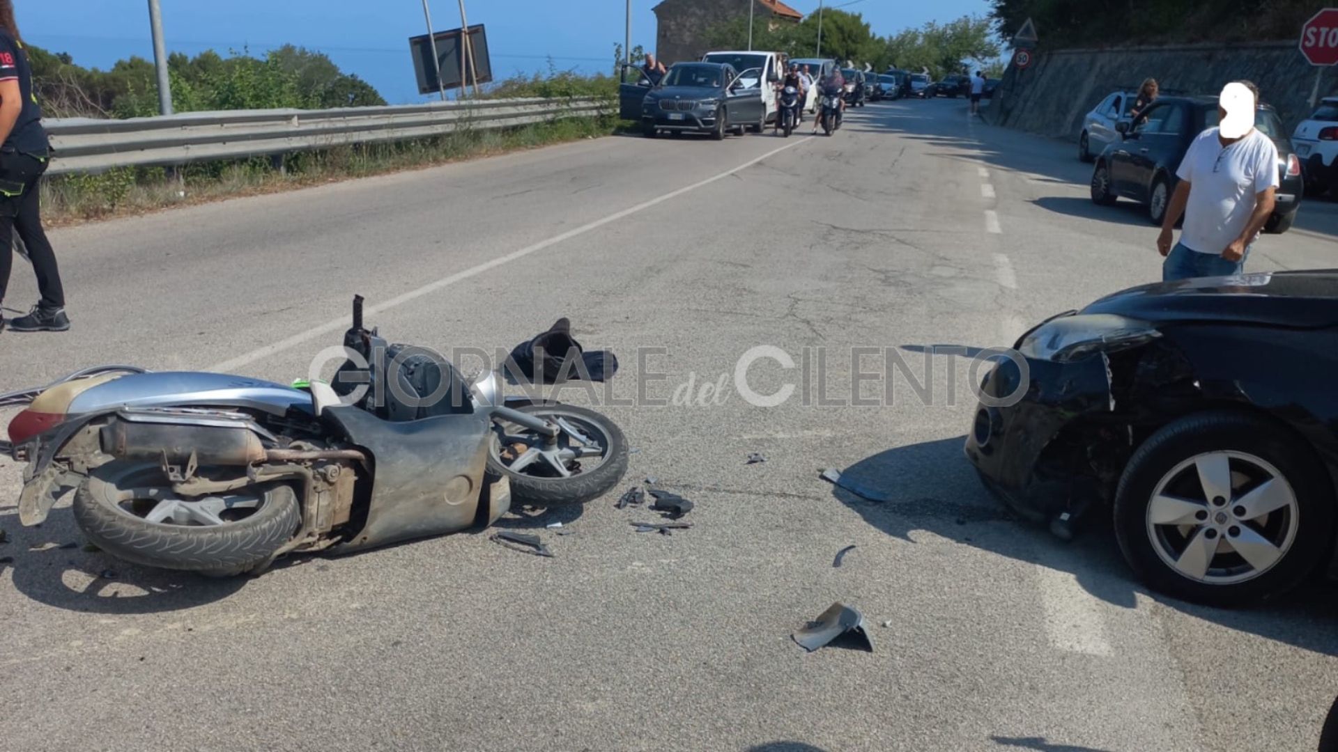 Castellabate, scooter contro auto sulla Via del Mare: ferita una donna