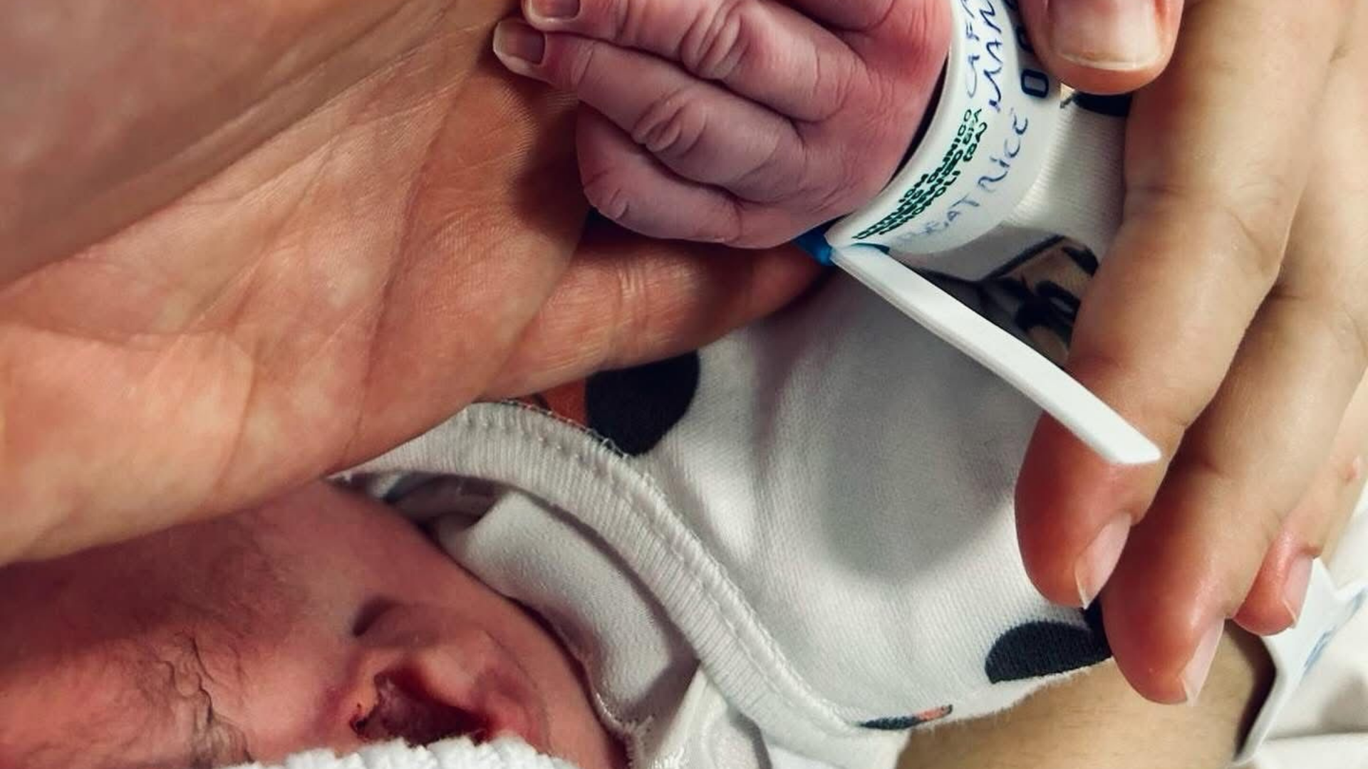 Capaccio Paestum, nasce Beatrice: è la prima bambina registrata con due mamme nella città dei Templi