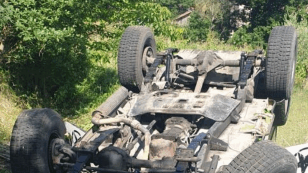 Teggiano, jeep si ribalta lungo la strada provinciale: illeso il conducente