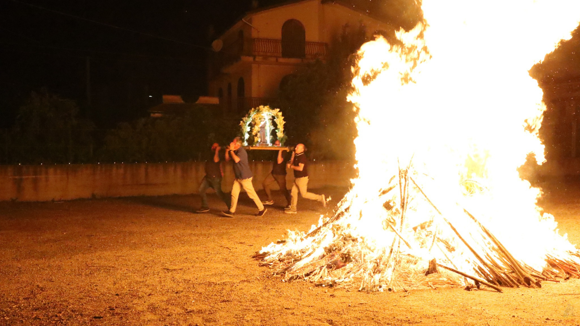 Tradizione, fede e spettacolo: a Polla la Festa di Sant’Antuniello