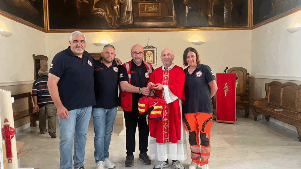 La Colomba Soccorso dona uno zaino medico alla chiesa di Silla di Sassano