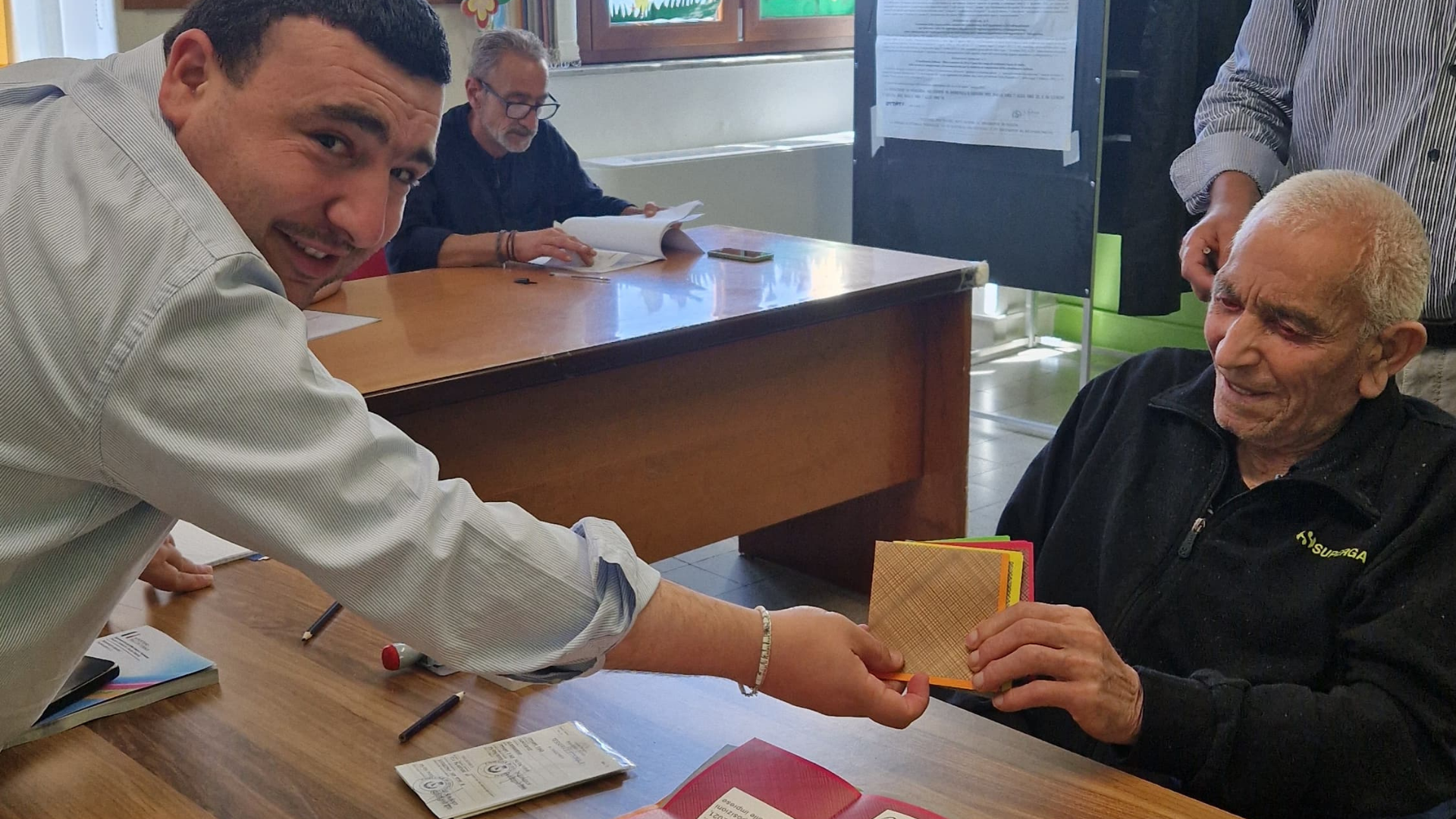 Ottati, Attilio Capozzoli prossimo ai 100 anni: al seggio per esercitare il suo diritto di voto