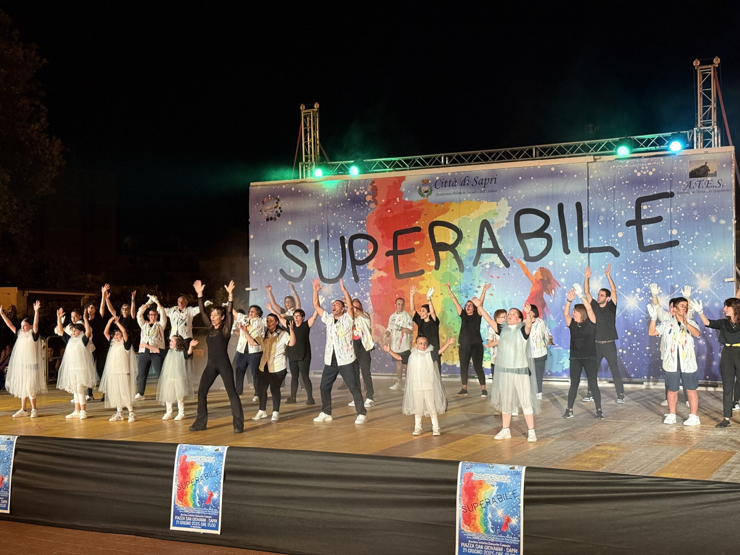 «Superabile» incanta Sapri: in scena il talento oltre ogni etichetta