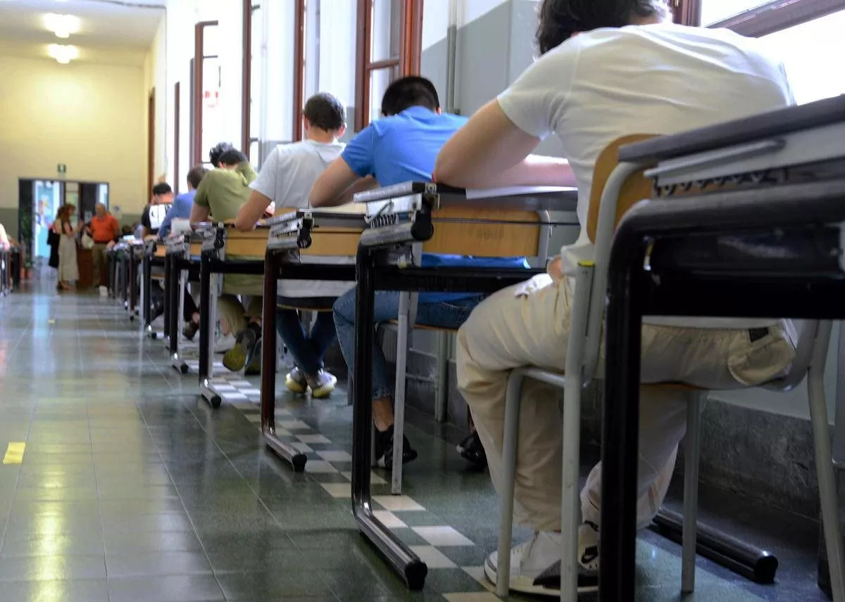 Maturità 2025, via alla seconda prova: latino al Classico, matematica allo Scientifico e “La cura” di Battiato all’Artistico