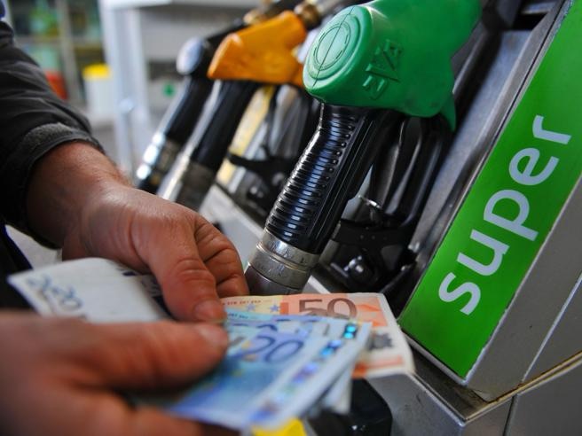 Sala Consilina, indagine su Polizia municipale: uso improprio della card carburante, ipotesi di peculato