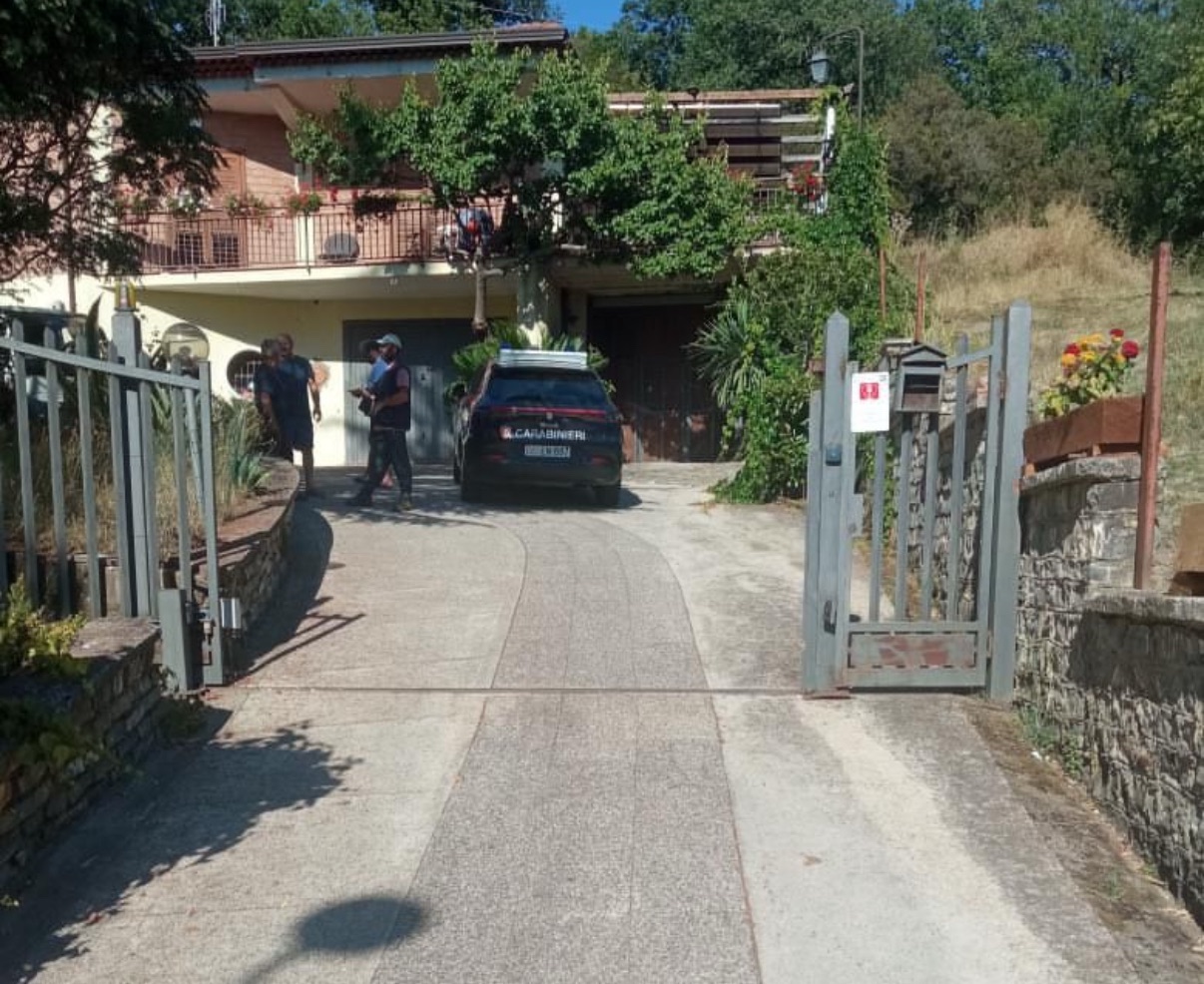 Doppio furto in pieno giorno a Santa Barbara di Ceraso: indagano i carabinieri