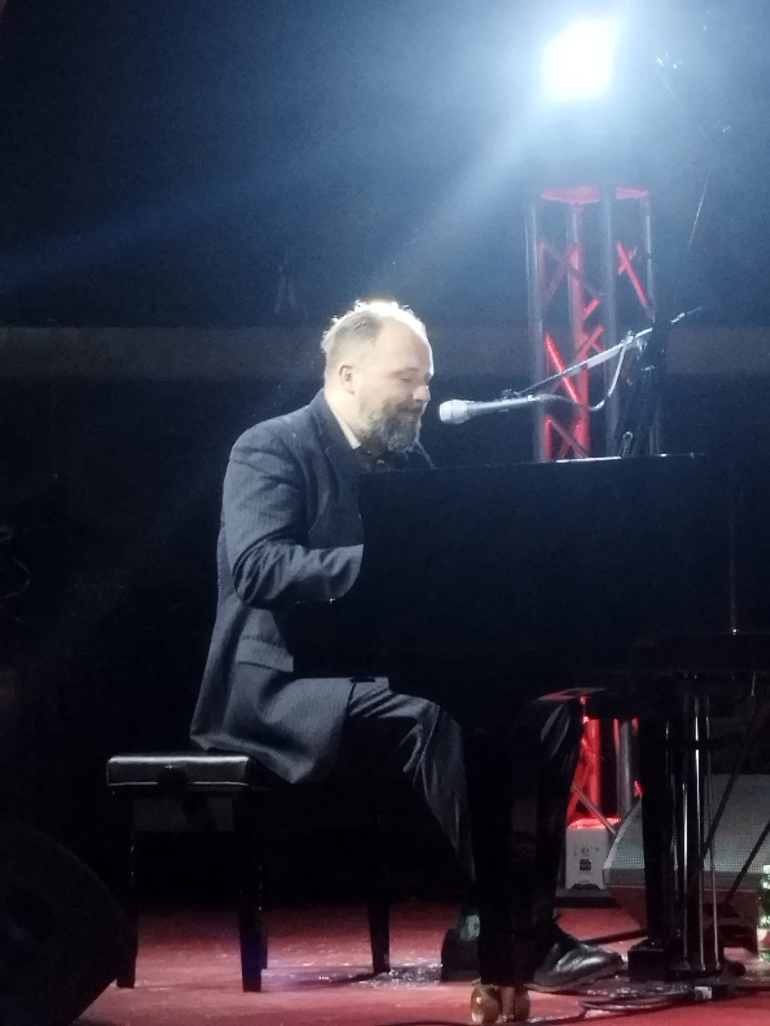 Raphael Gualazzi incanta Palinuro: magia in musica all’Antiquarium