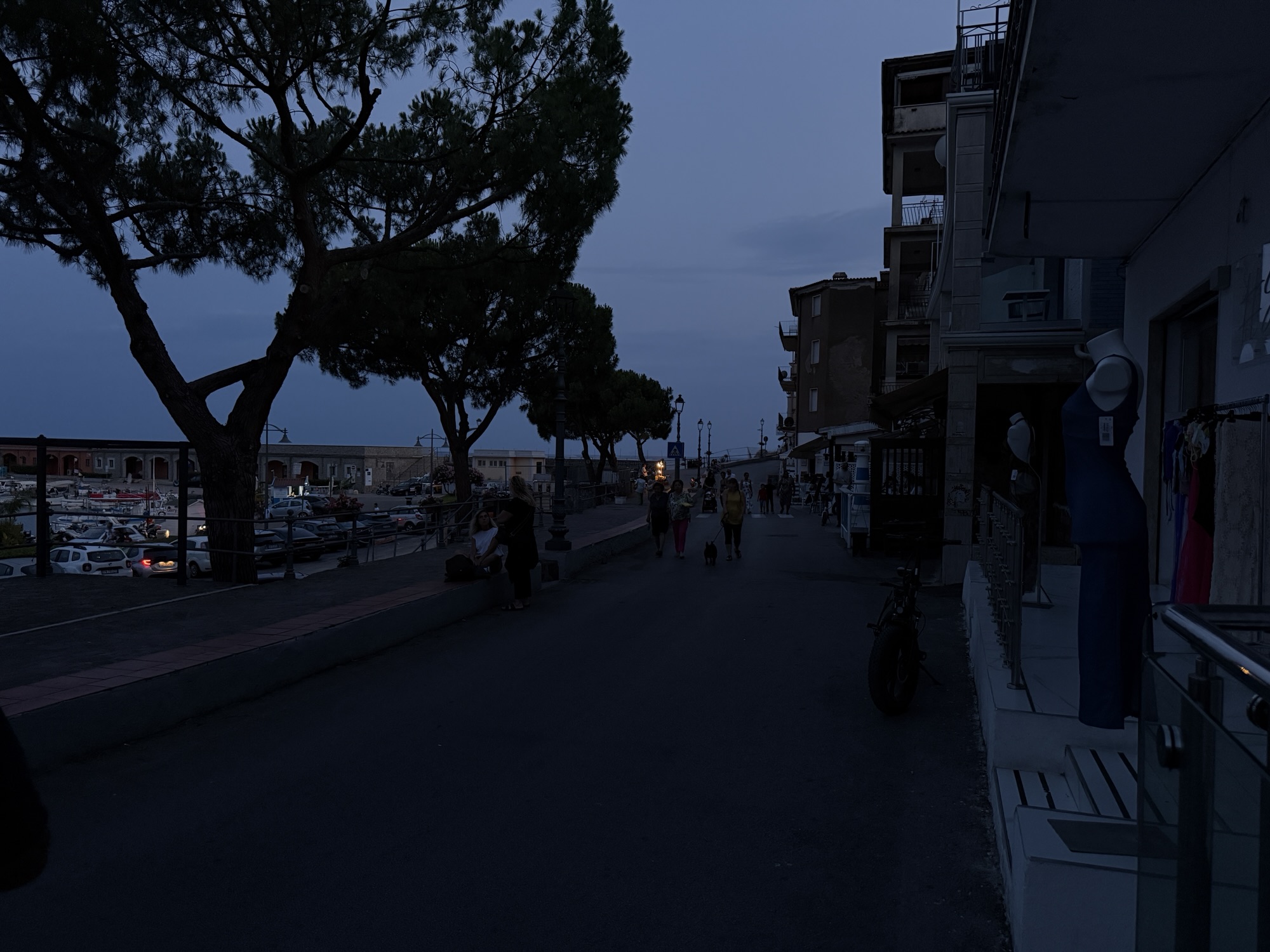 Camerota, blackout continui: attività al collasso. Commercianti su piede guerra