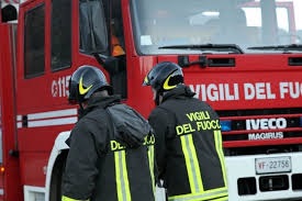 Paura a Capaccio Paestum: incendio devasta il piano superiore di un’abitazione