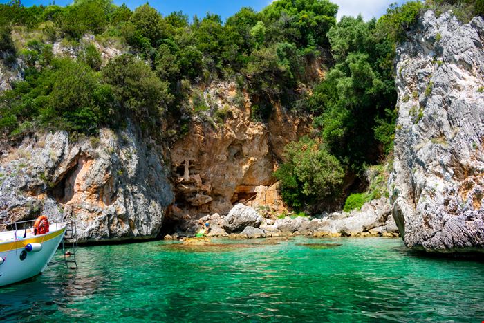 Esplorando la costa da Palinuro a Porto Infreschi: storia, natura e memoria nel nuovo lavoro di Angelo Gentile