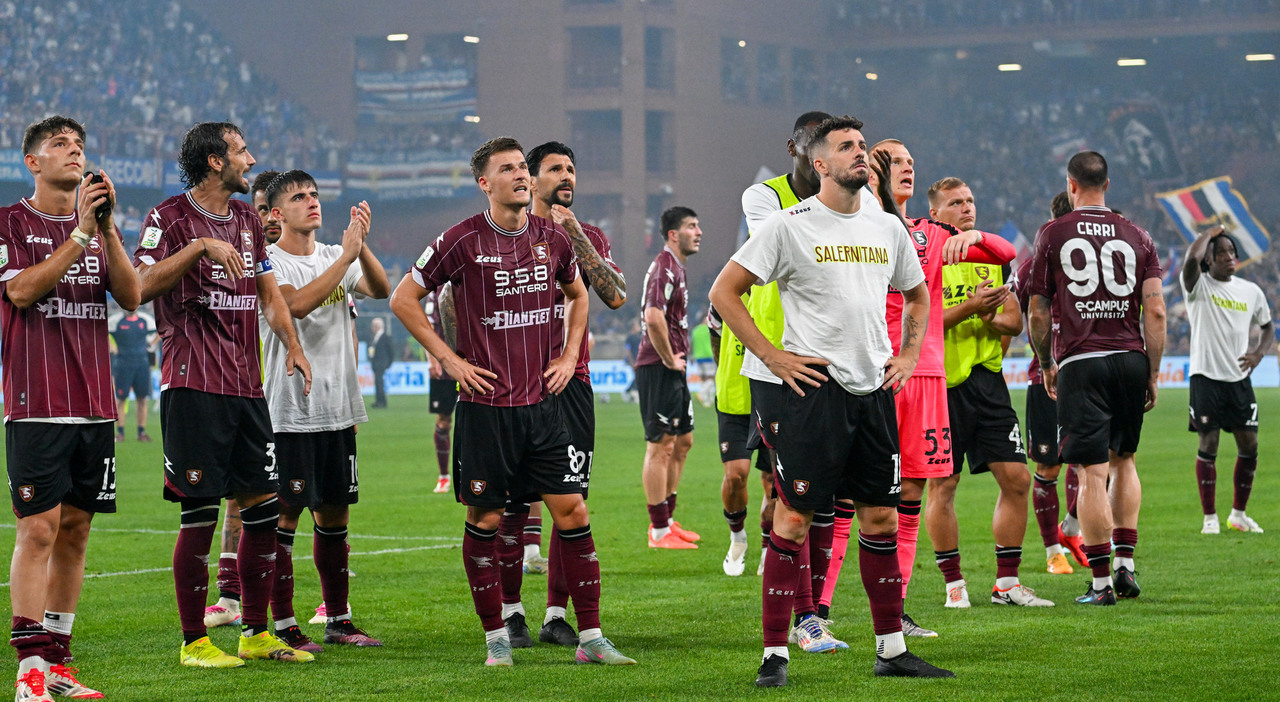 Salernitana, ventuno intossicati: chiesto il rinvio del ritorno playout contro la Sampdoria