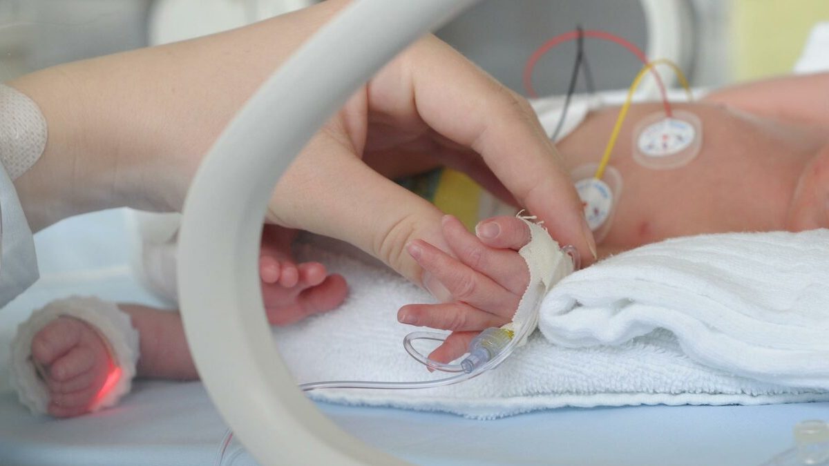 Neonato ferito a Vibonati, si ricostruisce la “vita clinica”: ascoltata la madre