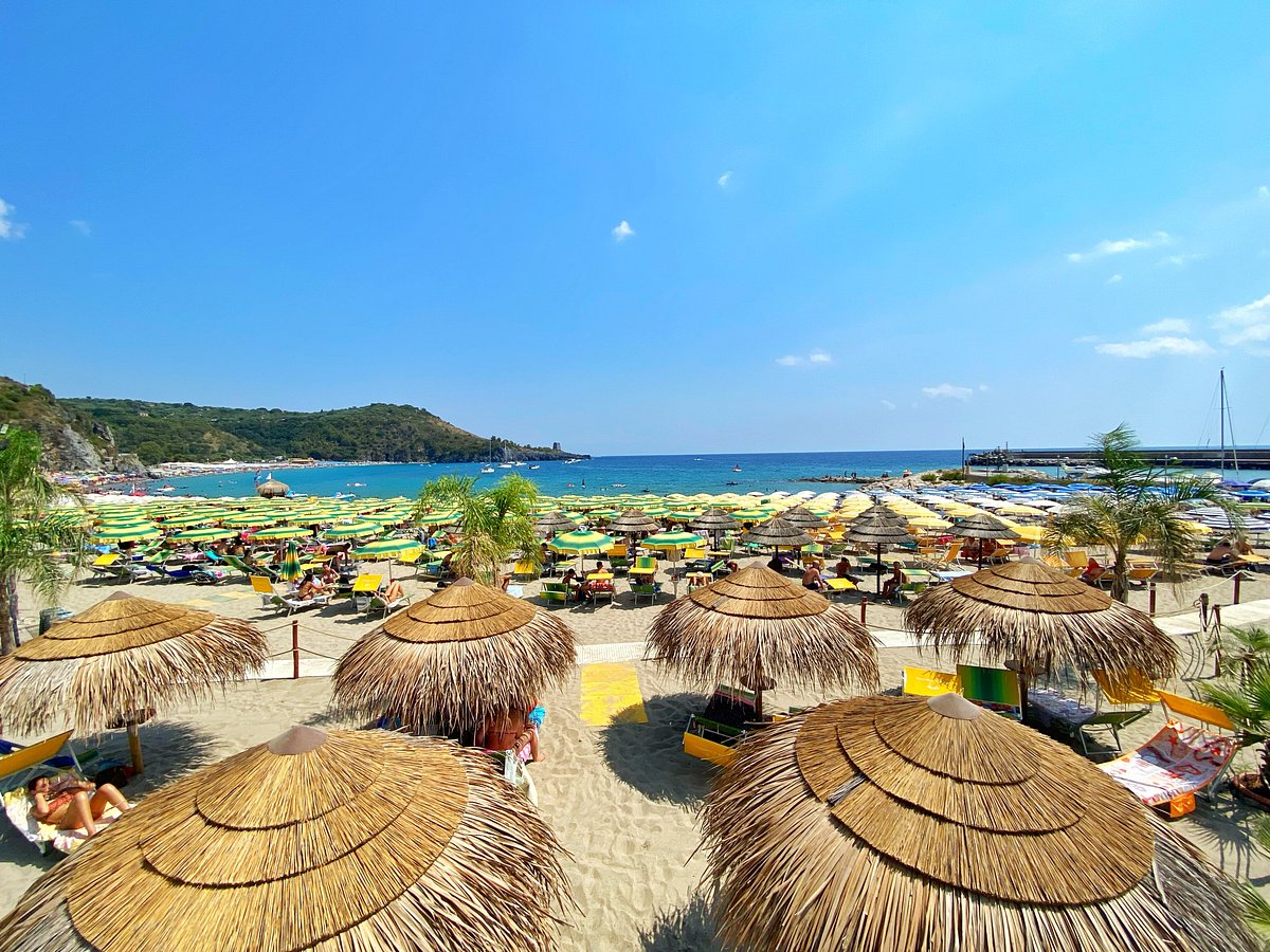 Giornalisti in incognito a mare nel Cilento, a caccia dei migliori lidi d’Italia: c’è Playa El Flamingo