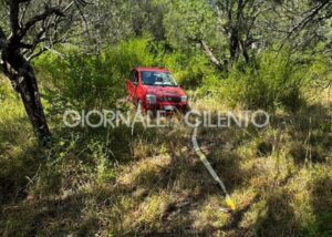 San Mauro La Bruca, esce fuori strada e finisce giù con l’auto: illesa