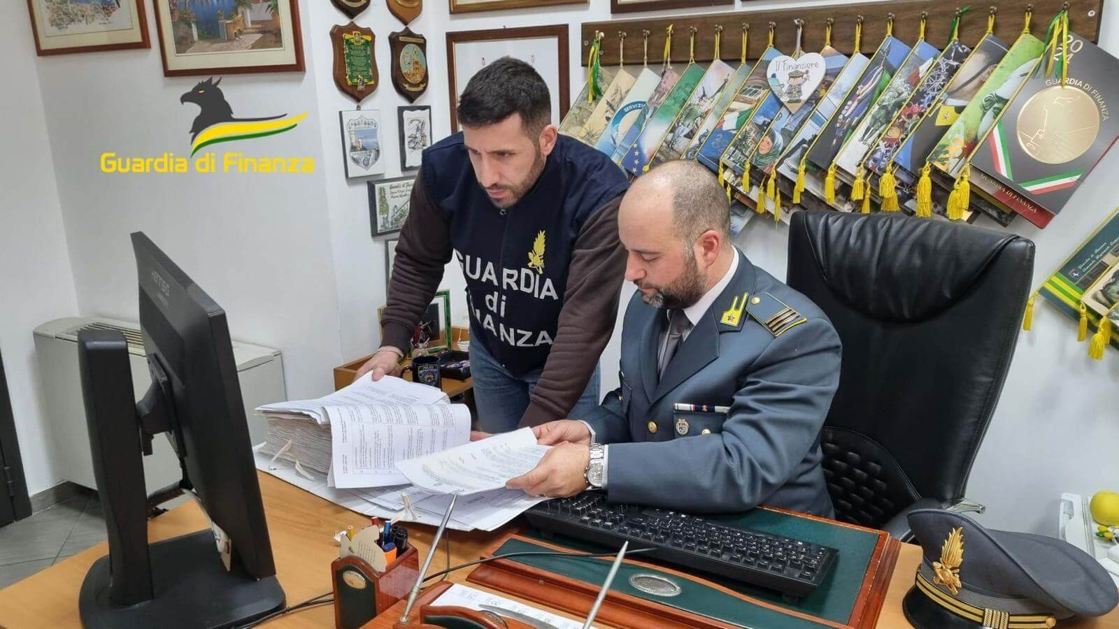 Minacce e pressioni per non lasciare l’hotel: scatta l’arresto per il direttore