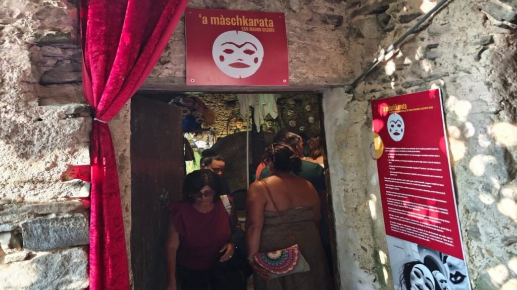 San Mauro Cilento, riaperta la Mostra del Carnevale rurale: la Maschkarata in un antico frantoio