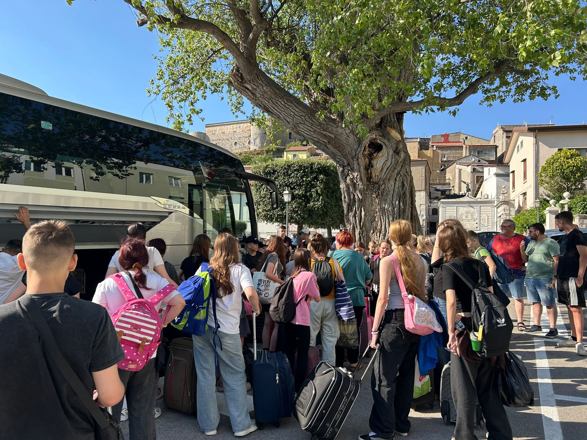 Bambini ucraini ospiti della Caritas diocesana Teggiano Policastro. Don Martino: «L’abbraccio della comunità»