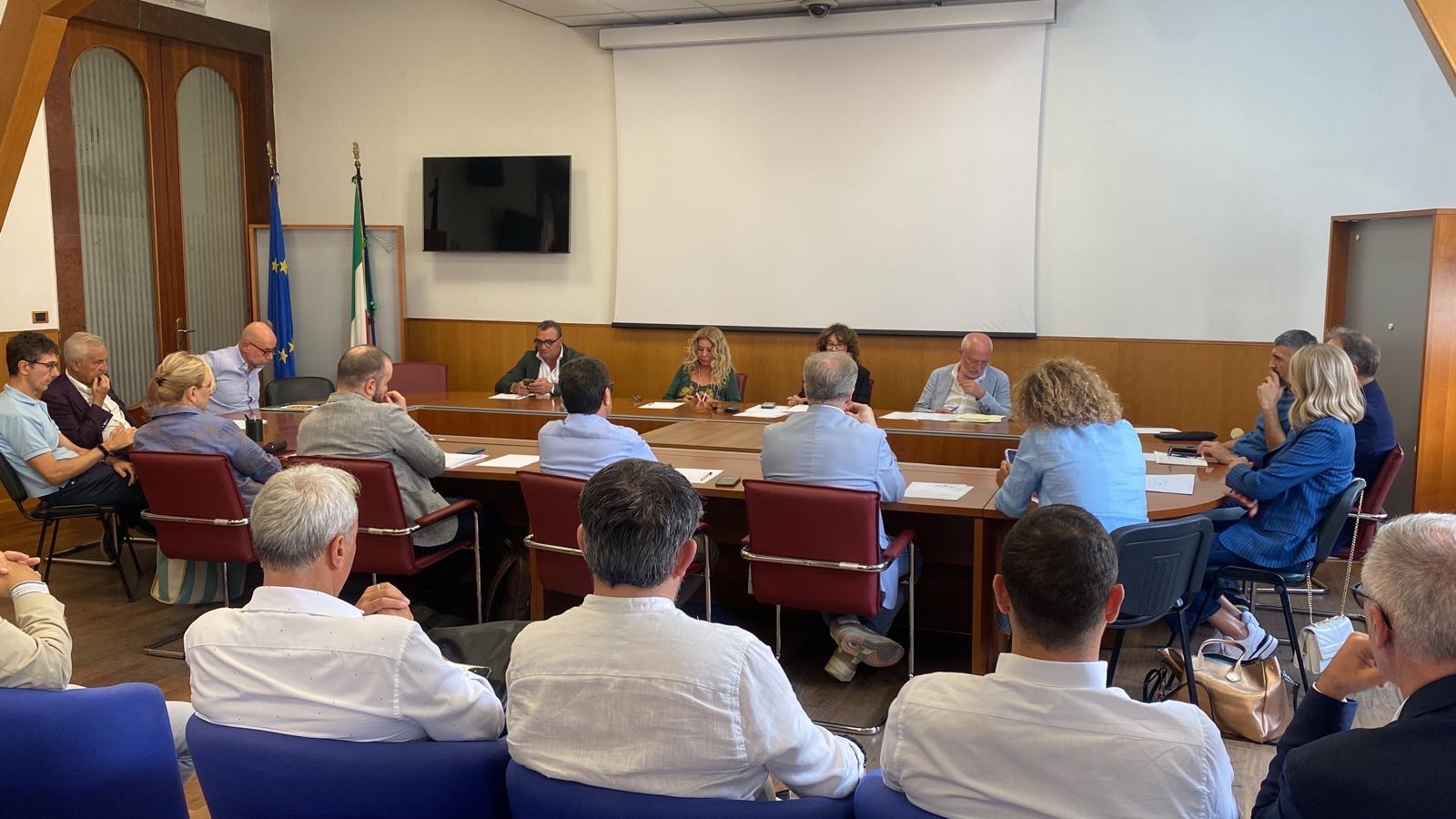 Emergenza caldo, vertice in Prefettura a Salerno: focus sulla tutela dei lavoratori edili