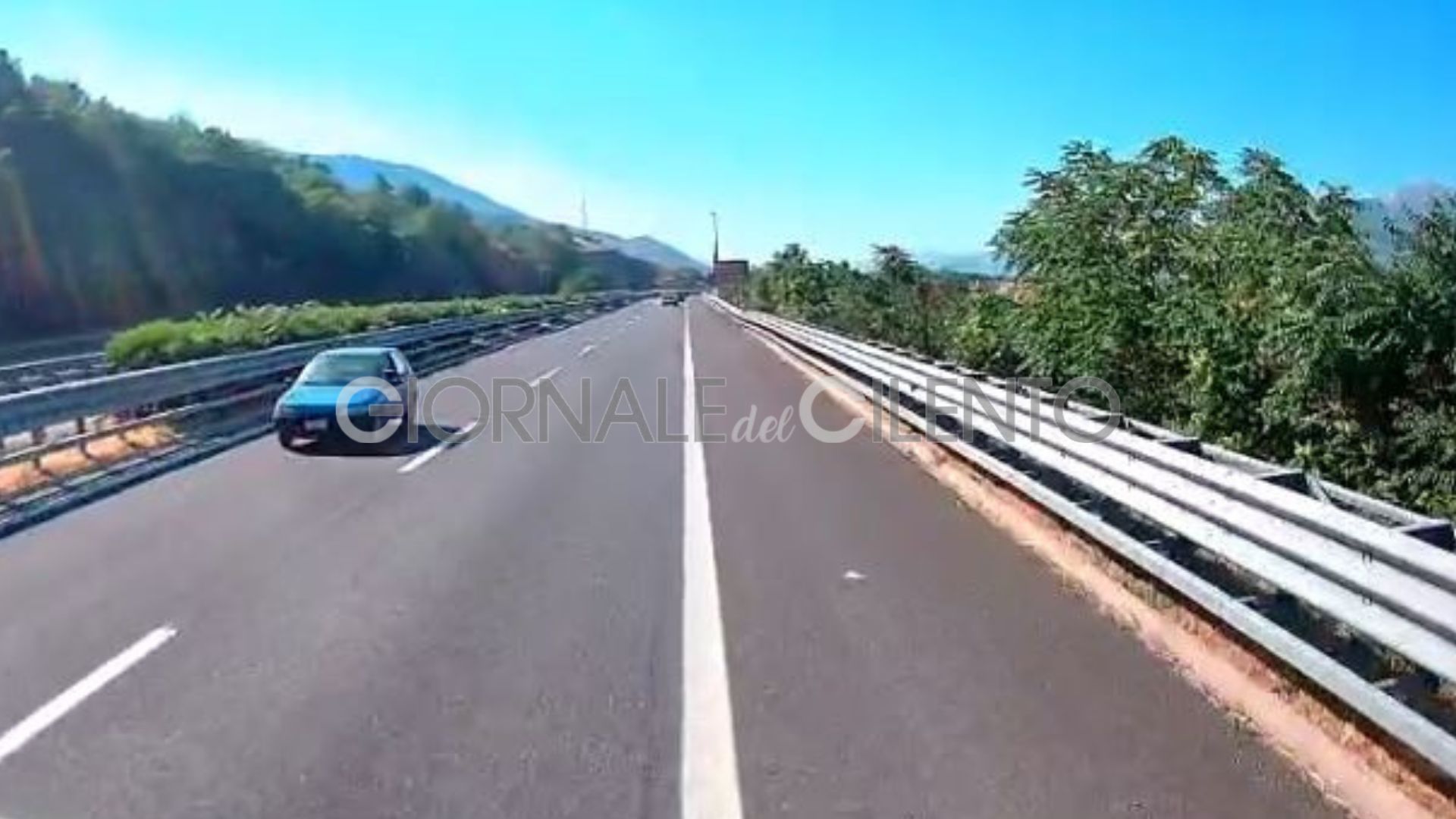 Paura sulla A2: anziano imbocca l’autostrada contromano